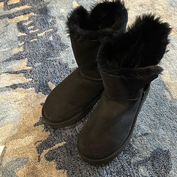 Ugg Ankle Boots - Picture 1 of 5